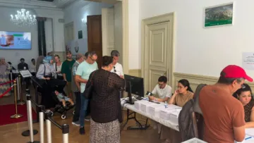 الجالية الوطنية بمصر تشيد بقرارات رئيس الجمهورية لصالح الجزائريين بالخارج