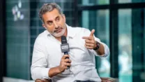صورة معبرة عن الإعلامي المصري باسم يوسف يحذف منشورًا يروّج للاحتلال المغربي في الداخلة
