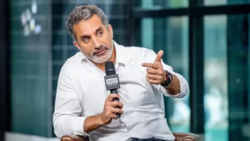 الإعلامي المصري باسم يوسف يحذف منشورًا يروّج للاحتلال المغربي في الداخلة