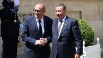 صورة معبرة عن سعيود يستقبل بباريس من طرف نظيره الفرنسي