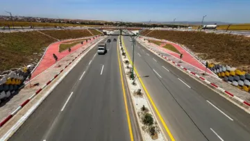 وضع حيز الخدمة لعدد من مشاريع الطرق بعدد من ولايات الوطن