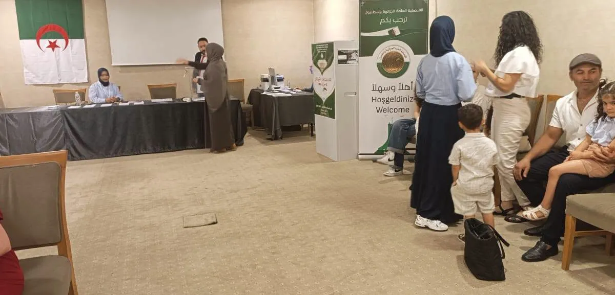 القنصلية العامة للجزائر بإسطنبول تسجل ارتفاعا في الإقبال على مركز الاقتراع