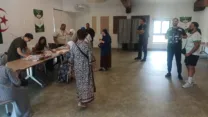 صورة معبرة عن الجالية الجزائرية في الخارج تنتخب