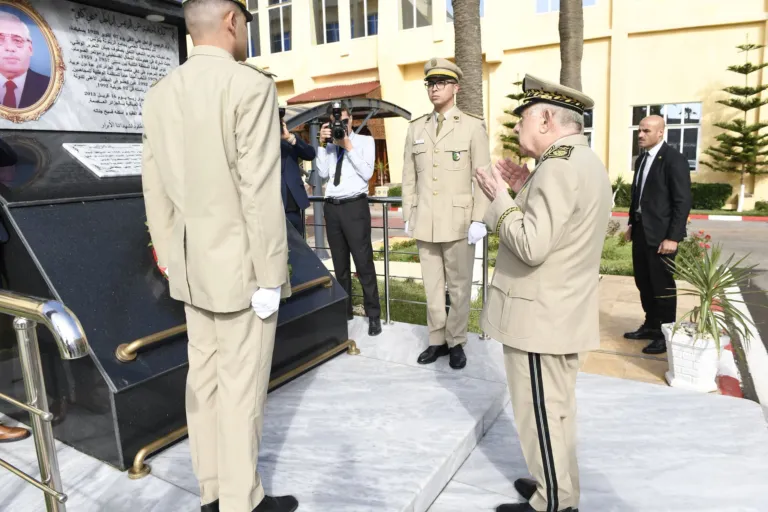 Peut être une image de la Tombe des soldats inconnus et texte