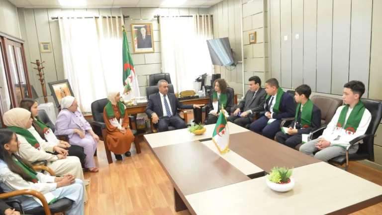 وزير التربية الوطنية يستقبل التلاميذ النجباء المستفيدين من رحلة علمية إلى بيلاروسيا شرشال نيوز - الوطنية