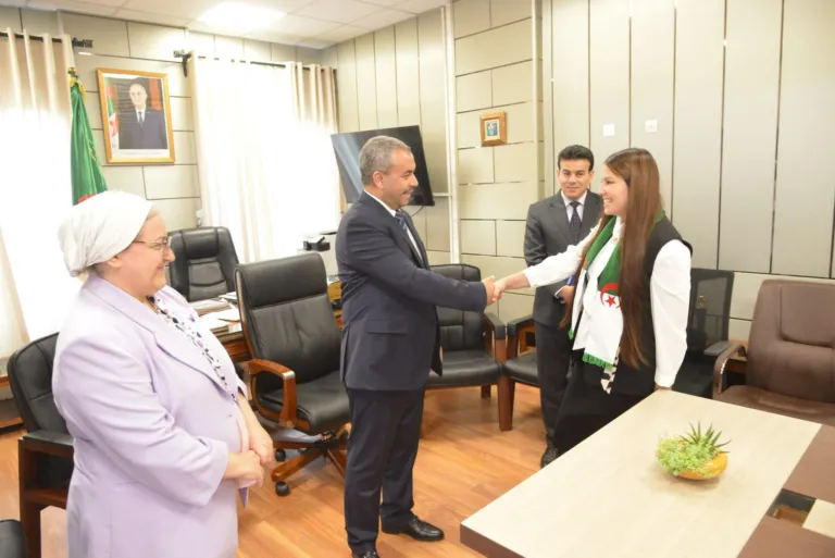وزير التربية الوطنية يستقبل التلاميذ النجباء المستفيدين من رحلة علمية إلى جمهورية بيلاروسيا - يومية الاتحاد الجزائرية