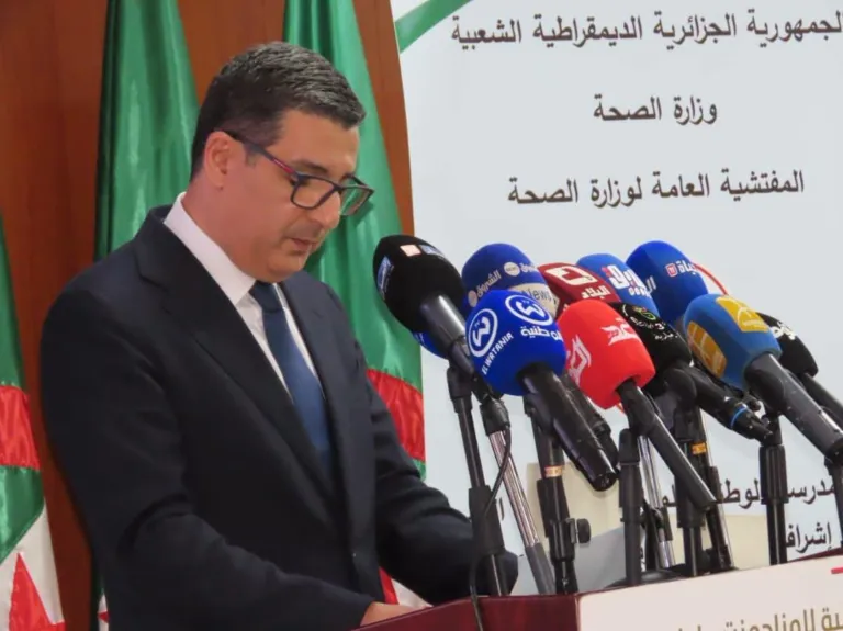 Peut être une image de ‎texte qui dit ’‎لجمهورية الجزائرية الديمقراطية الشعبية وزارة الصحة المفتشية العامة لوزارة الصحة واة a9 mnd Aopw! 98 OI طنيه ANIA WATANIA WR ه لارس لدرسلوط الوط اشراف اقالوناي‎’‎