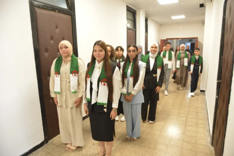 وزير التربية يودّع 20 تلميذًا من النجباء المتفوقين في رحلة علمية إلى بيلاروسيا - الغد الجزائري